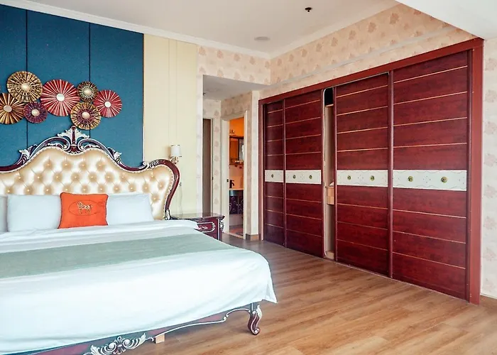 Classic-style Floor In Bay Apartment