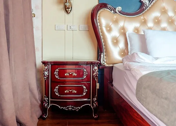 Classic-style Floor In Bay Apartment Manila