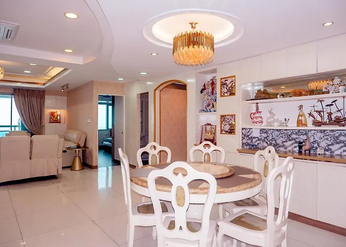 Classic-style Floor In Bay Apartment