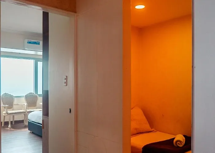 Classic-style Floor In Bay Apartment Manila